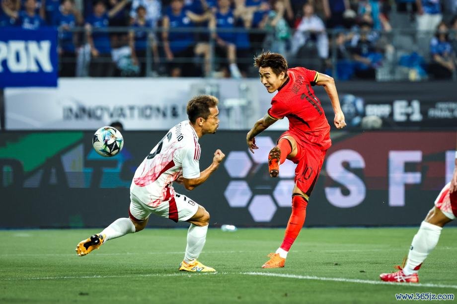 [图]东亚杯-张玉宁失单刀王钰栋伤退 中国0-2日本