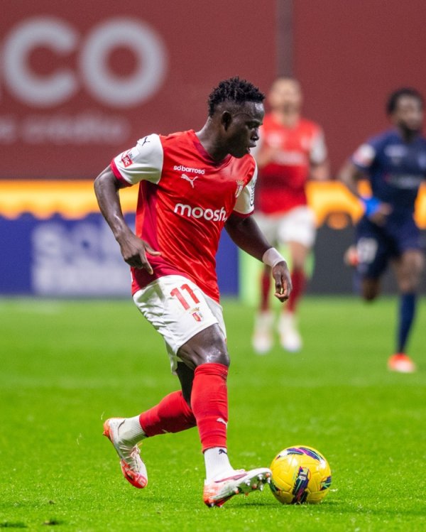 葡媒：切尔西议论4000万欧解约金签布拉加边锋，让他去白堡踢一年