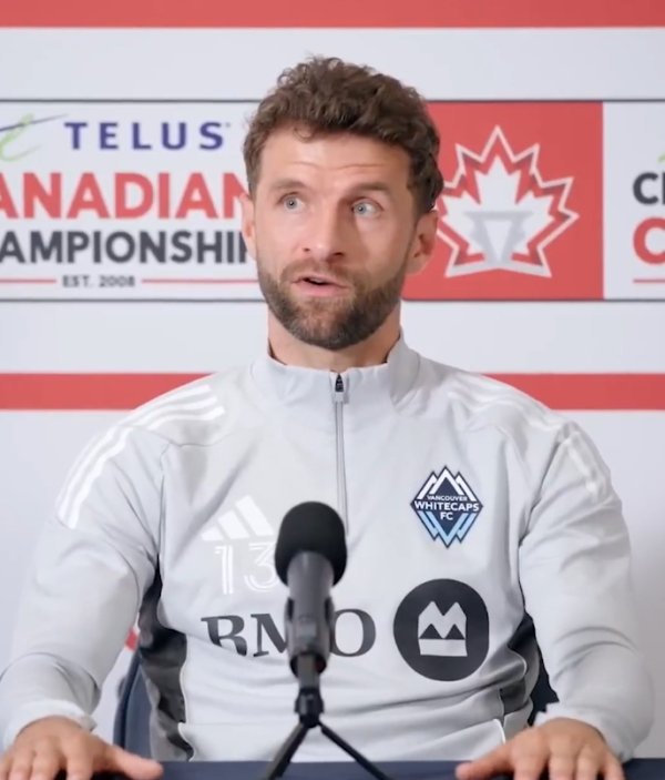 穆勒谈蓄胡：有天去剪发店修完发现还可以，我就念念先留住它