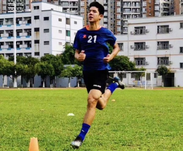 对中国足球糟跶！前球员：新东说念主进队被欺凌，凌晨被唤醒帮买避孕套