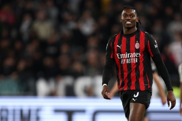 辞谢易！2024年5月以来，莱奥初次鸠集两个意甲主场获取进球