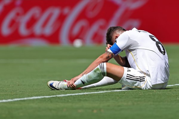 马卡报：巴尔韦德体魄仍是接近极限，此次拉伤是握续超负荷的警报