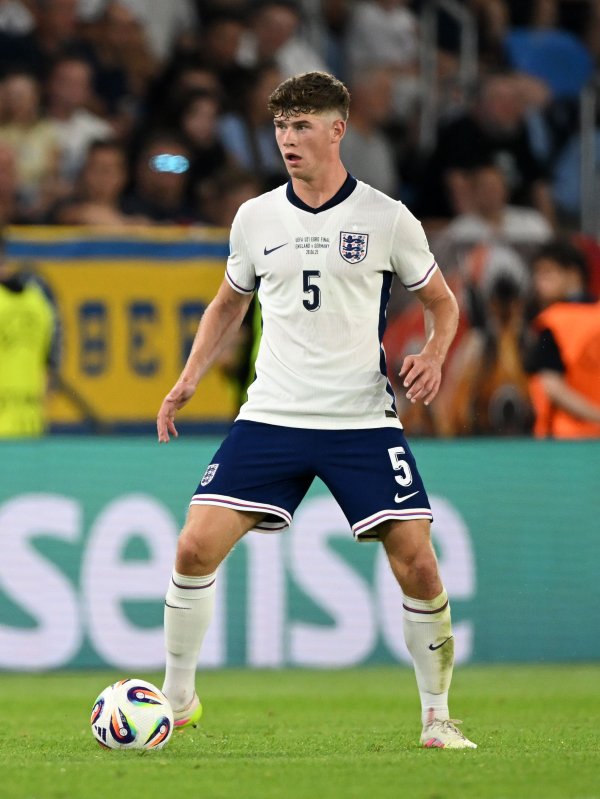 意媒：尤文有利引进23岁图卢兹后卫克雷斯韦尔，转会费1000万欧