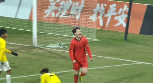 第51分钟，替补登场的张伯霖破门，U16国足7-0文莱