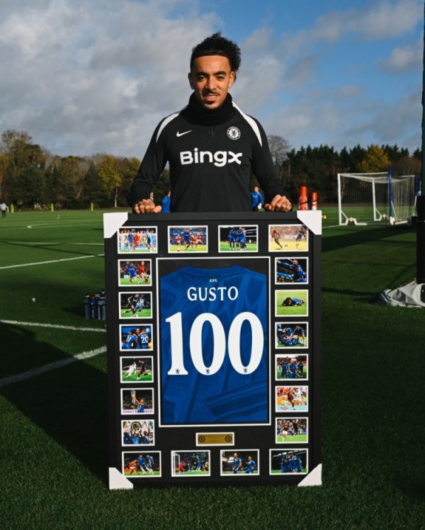 1球14助！古斯托获赠切尔西糊口百场驰念球衣