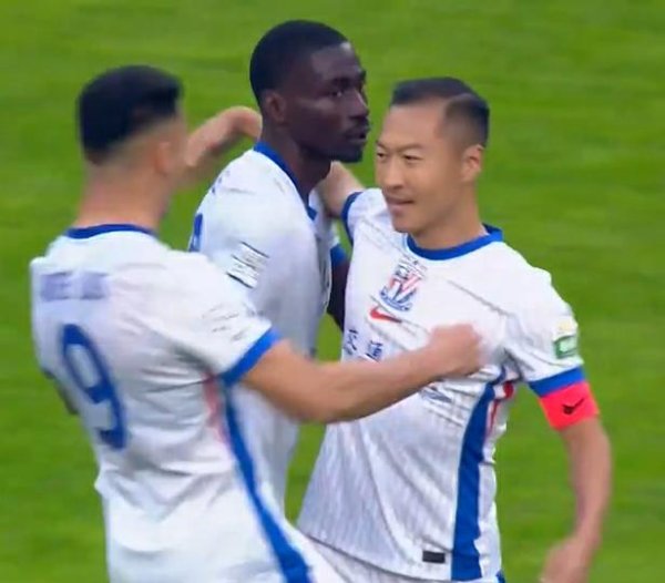 中超-申花3-1津门虎联结2年获亚军 吴曦点射路易斯破门